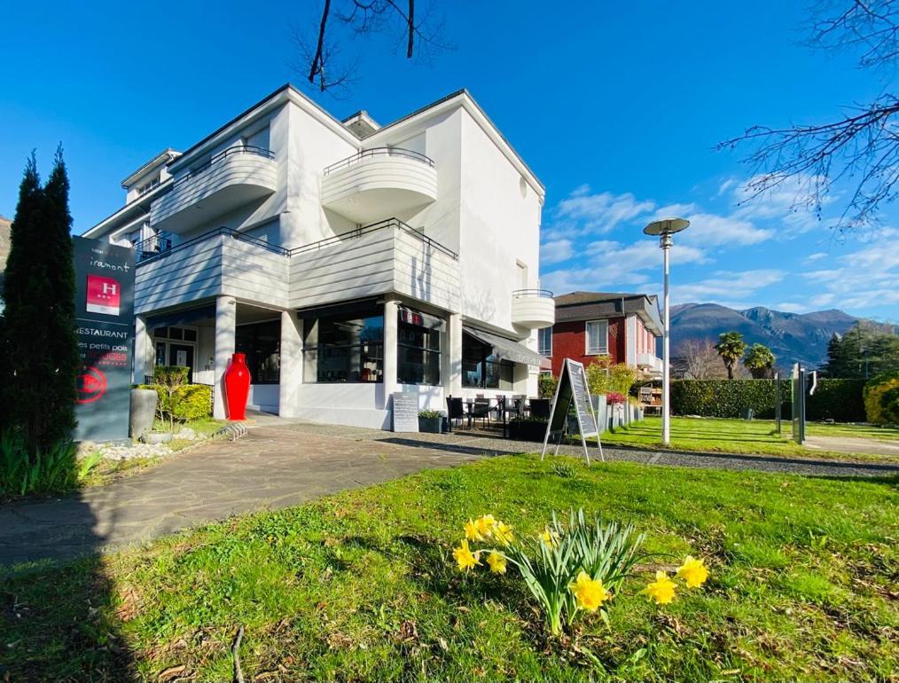 Logis Hôtel Le Miramont Argelès-Gazost Exterior foto